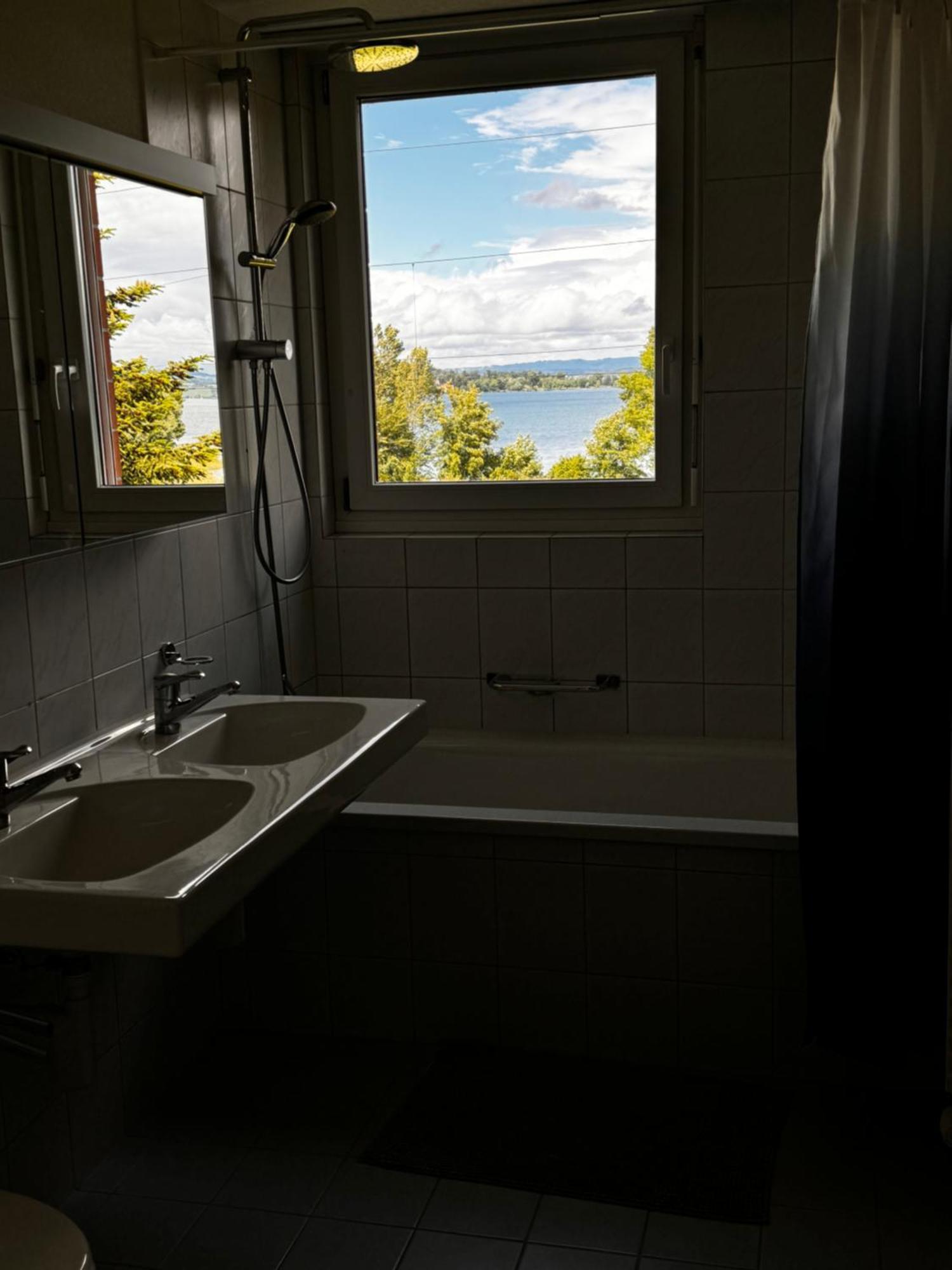 Ferienhaus Bmb Mit Blick Auf Den Bodensee Und Konstanz Lägenhet Bottighofen Exteriör bild